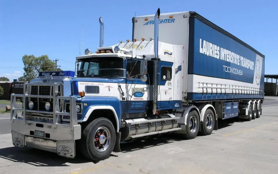 Għaliex It-Trakkijiet Domestiċi Ma Jippuntawx il-Pajpijiet tal-Egżost Tagħhom 'il fuq?